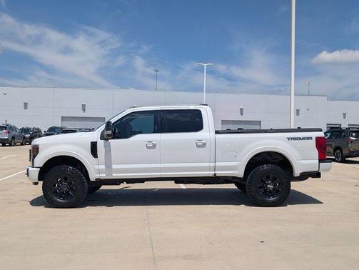 White Metallic 2022 Ford F-250 Lariat