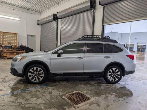 Ice Silver Metallic 2016 Subaru Outback 2.5i Limited