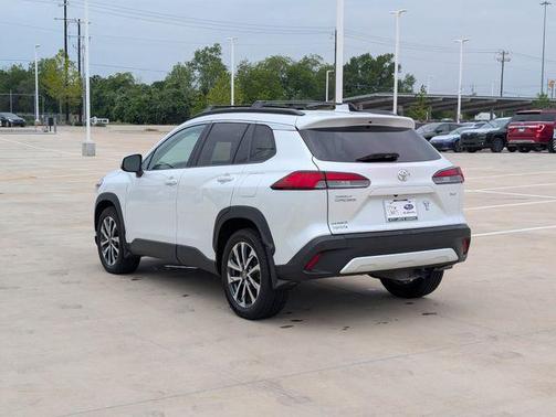 Pearl 2023 Toyota Corolla Cross XLE
