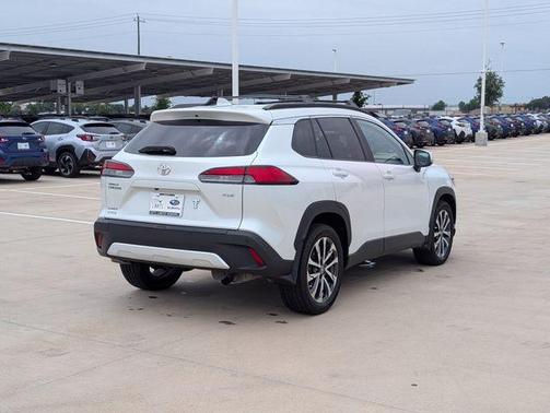 Pearl 2023 Toyota Corolla Cross XLE