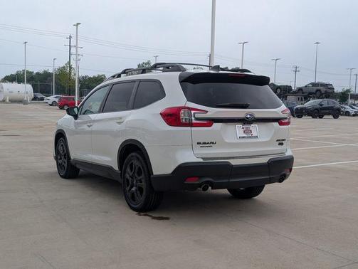 Crystal White Pearl 2024 Subaru Ascent Onyx Edition