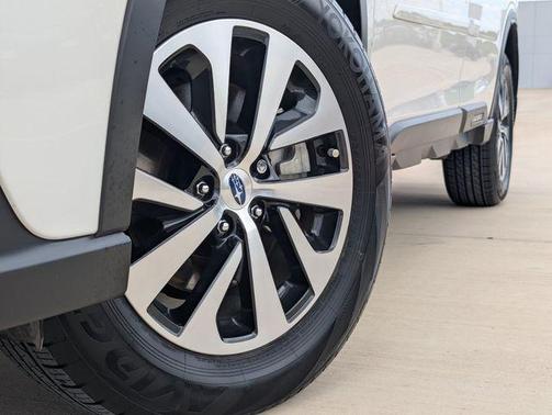 Crystal White Pearl 2022 Subaru Outback Premium