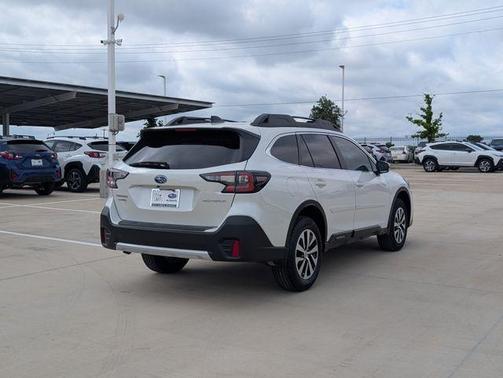 Crystal White Pearl 2022 Subaru Outback Premium
