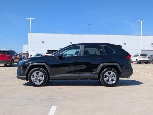 2025 Toyota RAV4 Hybrid LE