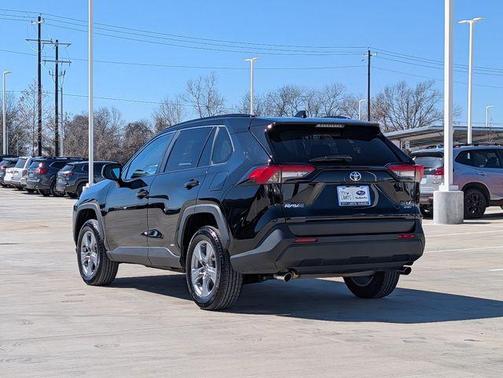 2025 Toyota RAV4 Hybrid LE