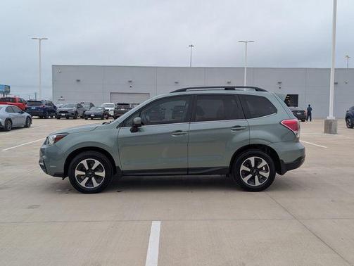 Jasmine Green Metallic 2018 Subaru Forester 2.5i Limited