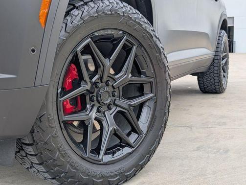 Black Metallic 2026 Chevrolet Traverse Z71