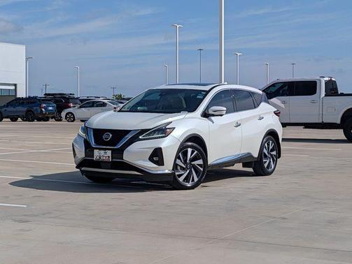 White 2022 Nissan Murano SL