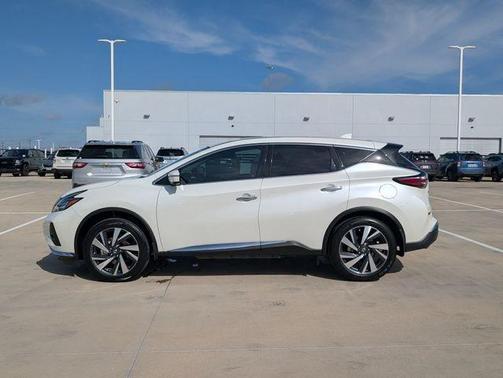 White 2022 Nissan Murano SL