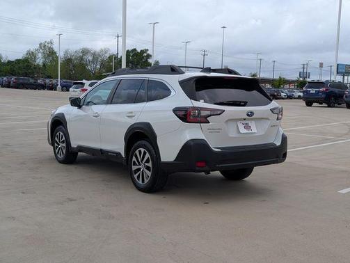 Crystal White Pearl 2024 Subaru Outback Premium