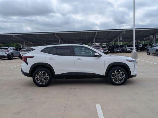 Summit White 2025 Chevrolet Trax LT