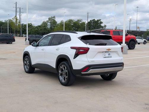 Summit White 2025 Chevrolet Trax LT