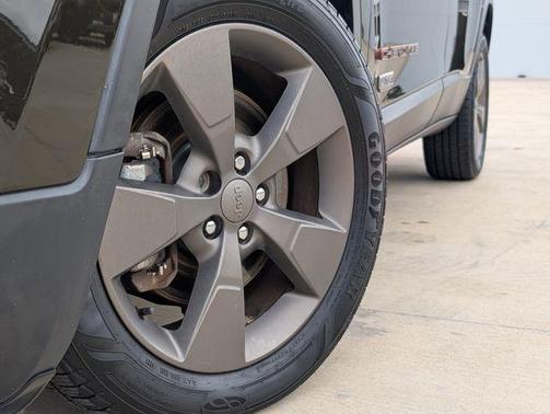 Recon Green Clearcoat 2016 Jeep Cherokee Latitude
