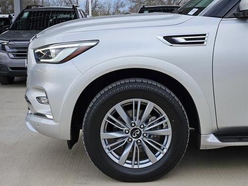 2023 INFINITI QX80 Luxe