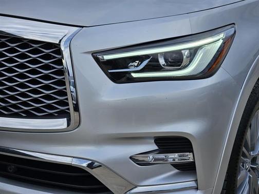 2023 INFINITI QX80 Luxe