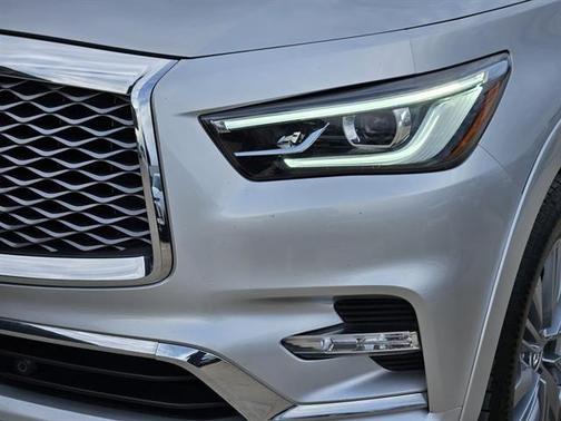 2023 INFINITI QX80 Luxe