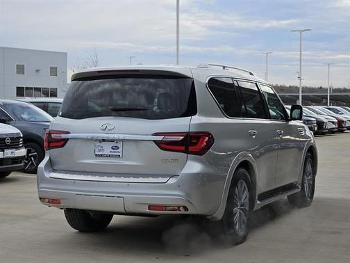 2023 INFINITI QX80 Luxe