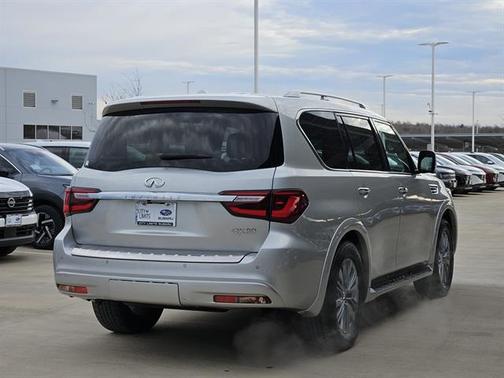 2023 INFINITI QX80 Luxe