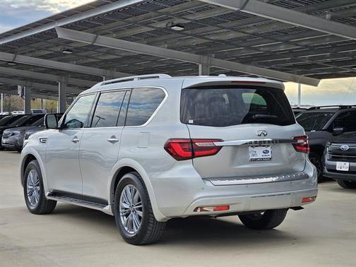 2023 INFINITI QX80 Luxe