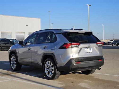 2019 Toyota RAV4 XLE Premium