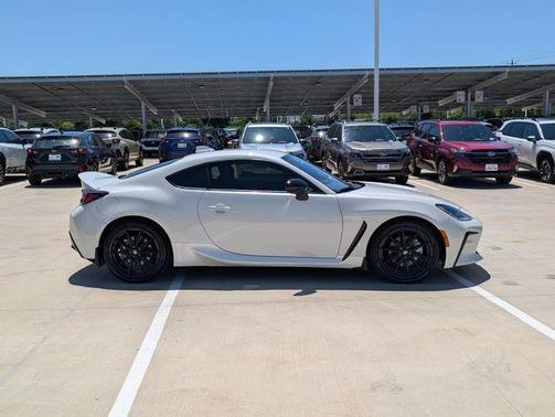 Halo 2023 Toyota GR86 Premium