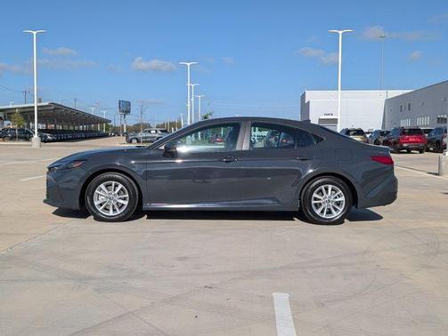 UNDERGROUND 2025 Toyota Camry LE