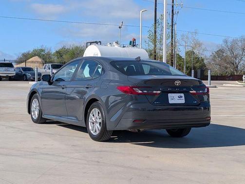 UNDERGROUND 2025 Toyota Camry LE