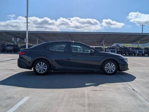 UNDERGROUND 2025 Toyota Camry LE