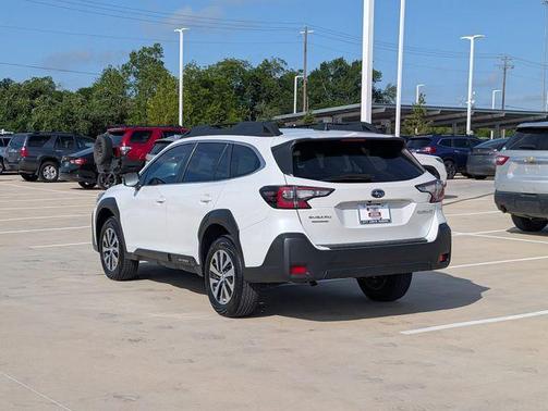 Crystal White Pearl 2025 Subaru Outback Premium