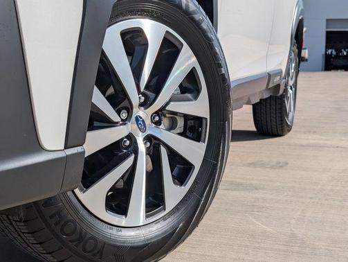 Crystal White Pearl 2025 Subaru Outback Premium