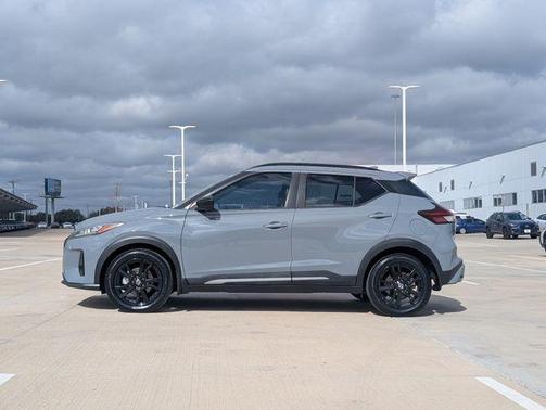 2021 Nissan Kicks SR