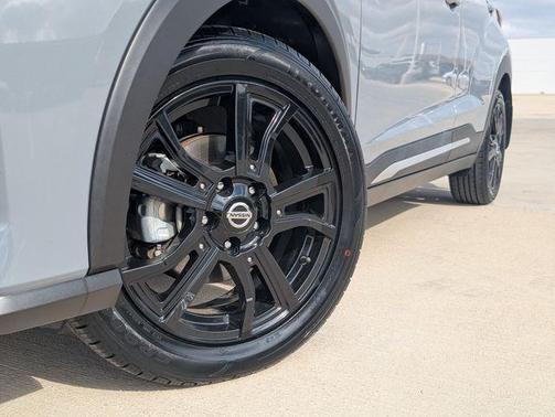 2021 Nissan Kicks SR
