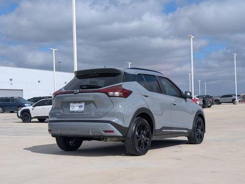 2021 Nissan Kicks SR