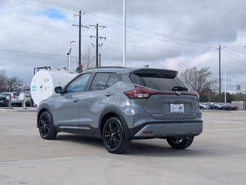 2021 Nissan Kicks SR