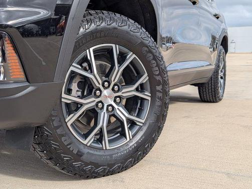 2024 GMC Acadia AT4