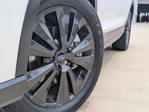 Crystal White Pearl 2022 Subaru Ascent Onyx Edition