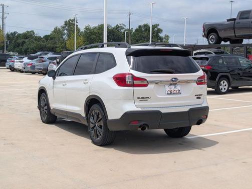 Crystal White Pearl 2022 Subaru Ascent Onyx Edition