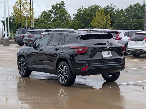 Black Metallic 2025 Chevrolet Trax 2RS