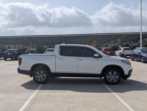 White 2020 Honda Ridgeline RTL-E
