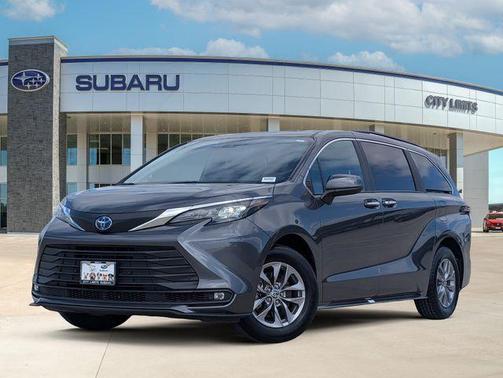 2025 Toyota Sienna XLE