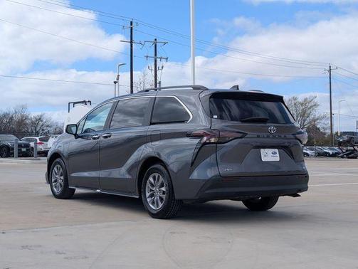 2025 Toyota Sienna XLE