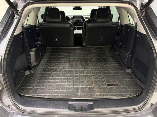 Magnetic Gray Metallic 2021 Toyota Highlander XLE