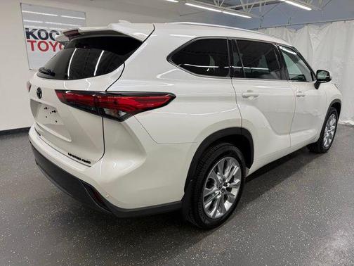 Blizzard Pearl 2020 Toyota Highlander Limited