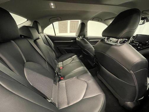 2022 Toyota Camry Hybrid XLE