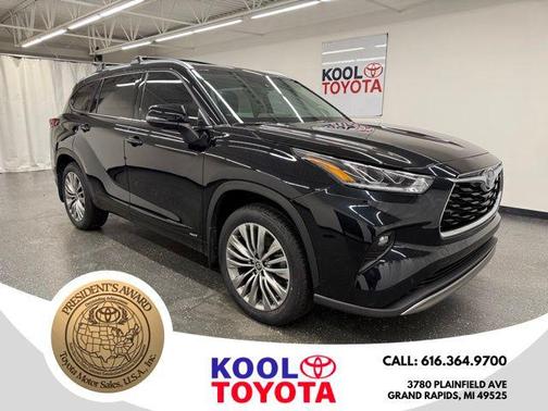 2023 Toyota Highlander Hybrid Platinum