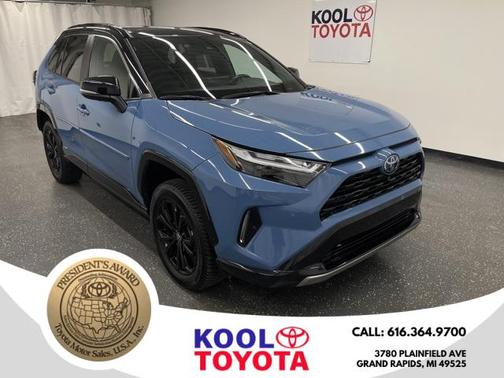 2022 Toyota RAV4 Hybrid SE