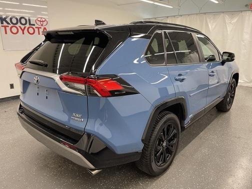 2022 Toyota RAV4 Hybrid SE