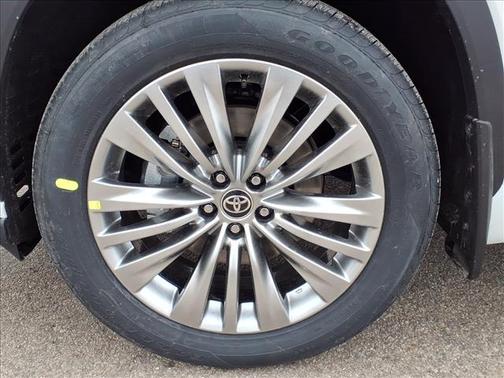 2026 Toyota Highlander Hybrid Platinum