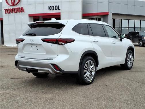 2026 Toyota Highlander Hybrid Platinum
