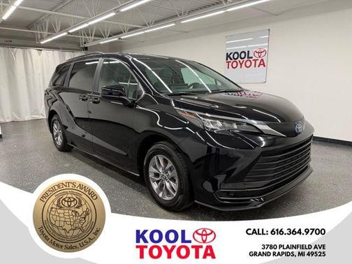 2025 Toyota Sienna LE